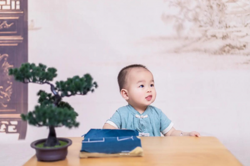 桐乡怀孕肚子中间凹两边凸
